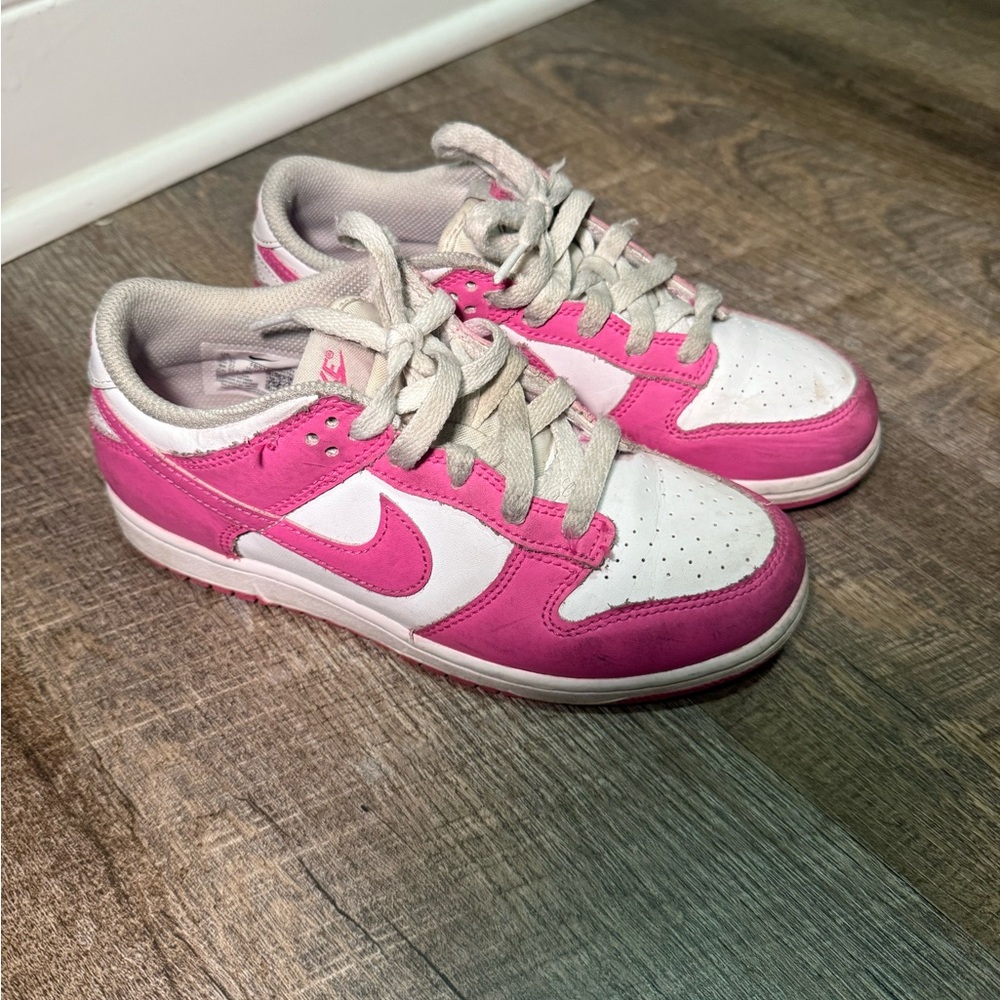 Nike Pink and White Sneakers Classic Low-Top Design